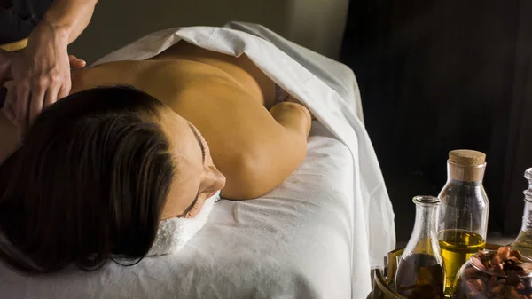 Hemlig massage teknik för en flicka — Stockfoto
