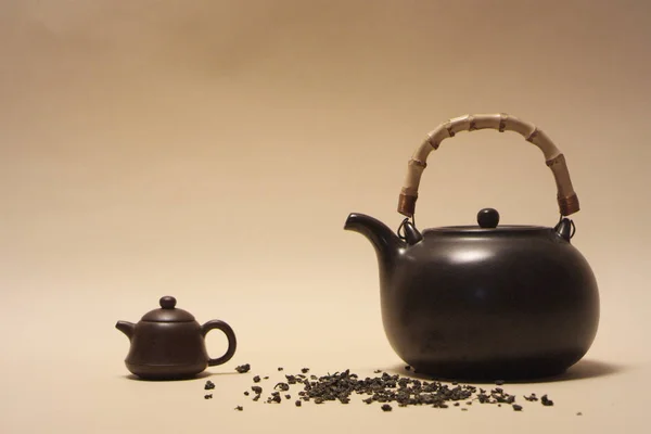 Çok güzel çay kompozisyonu. Yapay ışık ile bir stüdyoda Çekim