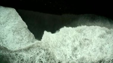 Karadeniz'de fırtına, havadan yağmurdan çekim