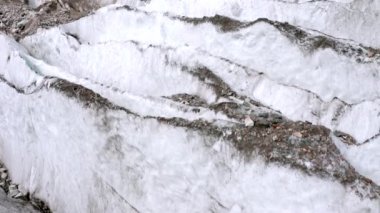 Gürcistan'da Chalaadi Buzulu, bir drone yakın çekim