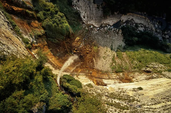 Kinchha Falls en Georgia, disparando desde un dron — Foto de Stock