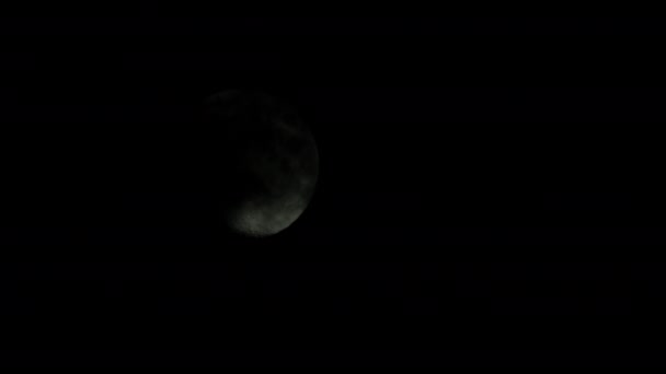 Der Mond rollt über den Horizont und schießt auf bmpcc. Zeitraffer — Stockvideo