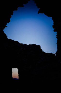 Farklı bakış açıları. Aynı gökyüzü, farklı renkler, farklı boyutlarda