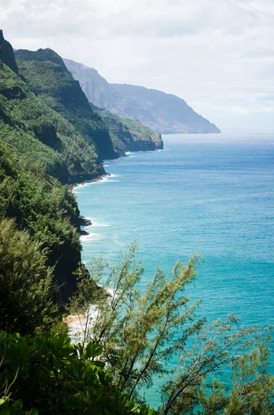 Scenic view point in the Kalalau Trail in Kauai, Hawaii, US — Stock Photo, Image