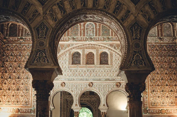 Sevill Alcazar Büyükelçiler Resepsiyon Odası, Kemer erişim