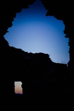 Farklı bakış açıları. Aynı gökyüzü, farklı renkler, farklı boyutlarda