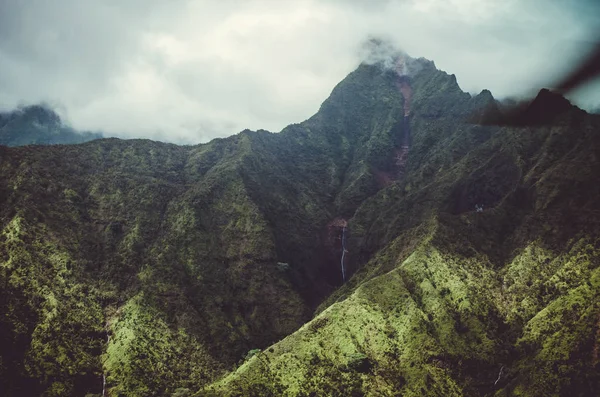 Kauai, Abd'de Waialeale yanardağı havadan görünümü ve yaklaşık — Stok fotoğraf
