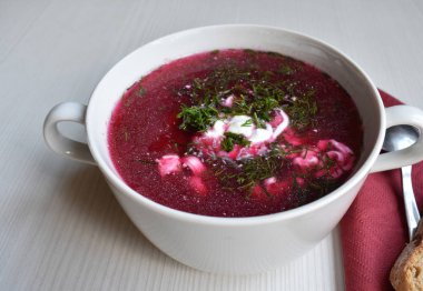 Hafif bir arka plan üzerinde bir koleksiyon ile beyaz plaka