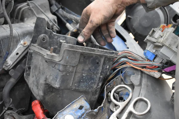 Repair of wiring in the car. — Stock Photo, Image