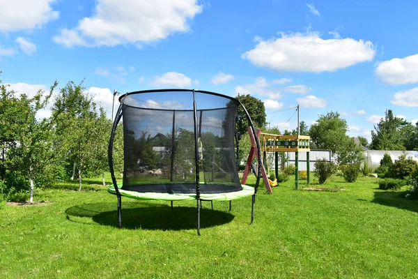 Il trampolino sullo sfondo della natura . — Foto Stock