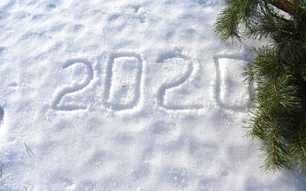 Cifras 2020 en la nieve —  Fotos de Stock