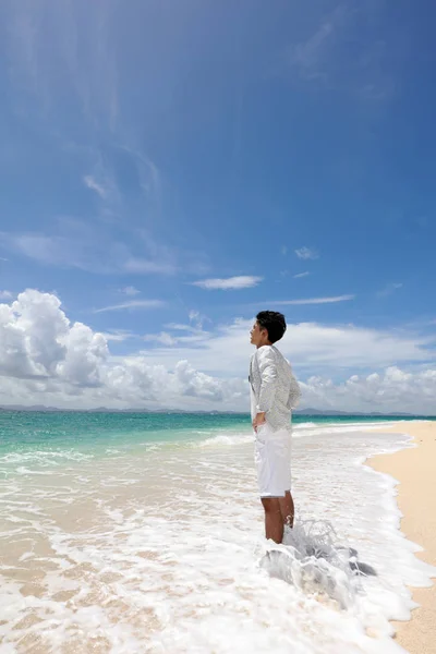 Man Standing Beach — Stock Photo, Image