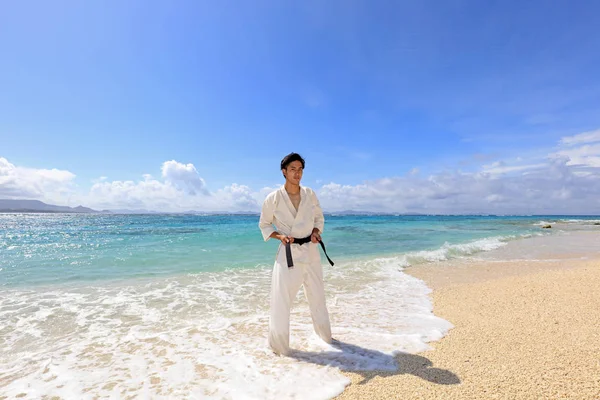 Een Karate Kata Training Man — Stockfoto