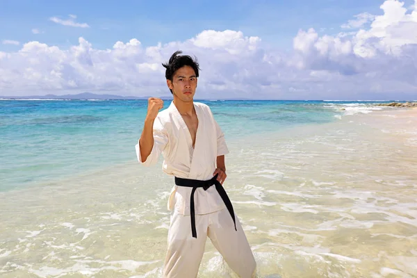 Kata Karate Hombre Entrenamiento — Foto de Stock