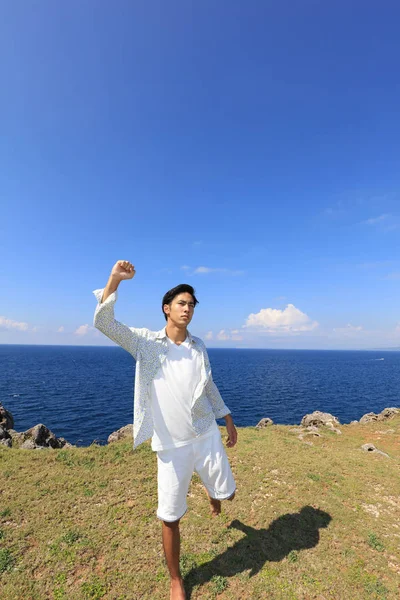 Asiatisk Man Stranden — Stockfoto