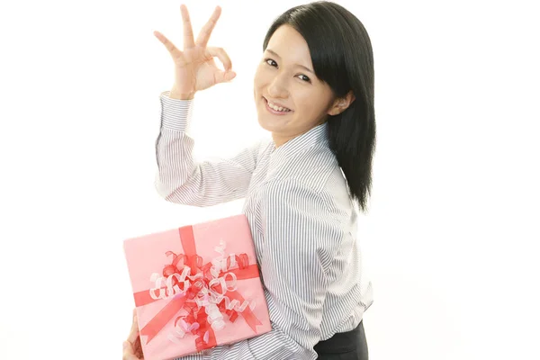 Smiling Woman Gift — Stock Photo, Image