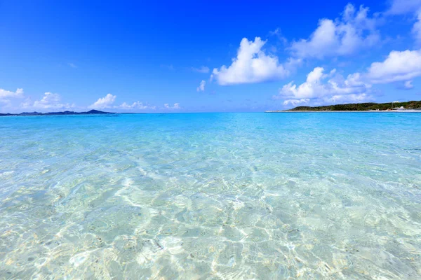 Blauer Himmel Und Klares Meer — Stockfoto