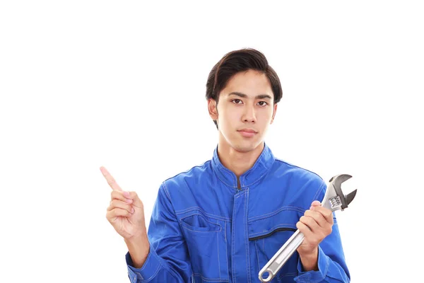 Trabajador Asiático Señalando Aislado Sobre Fondo Blanco — Foto de Stock