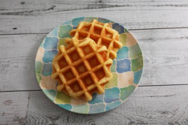 Plaka üzerinde lezzetli waffle.