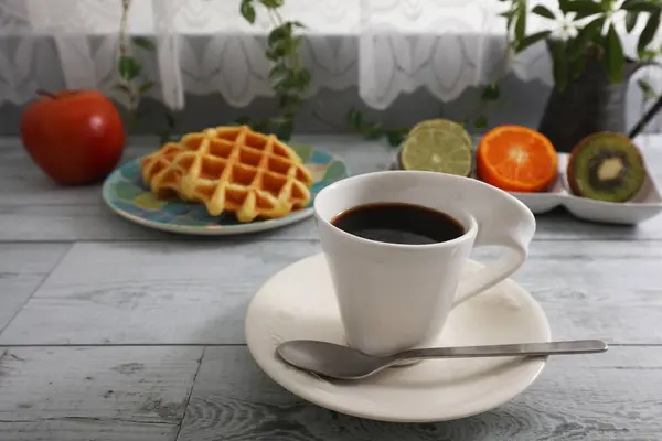 Gezond Smakelijk Ontbijt Aan Eettafel — Stockfoto