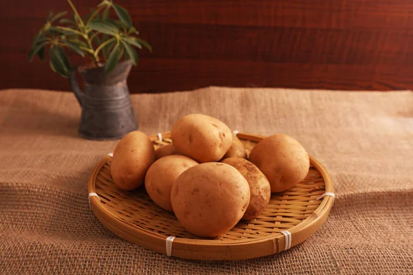 Patate Fresche Vassoio Bambù — Foto Stock