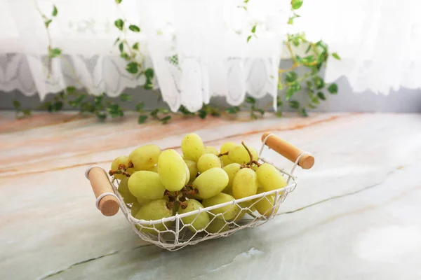 Fruta Fresca Cesta —  Fotos de Stock