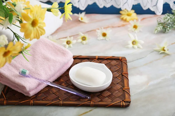 Tandenborstel Handdoeken Een Bamboe Mat — Stockfoto
