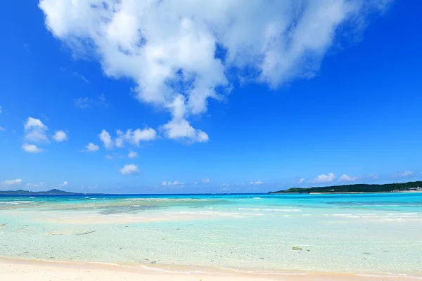 Sommerhimmel Und Schöner Strand Von Okinawa — Stockfoto