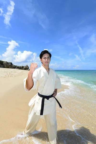 Ein Karate Kata Trainer — Stockfoto