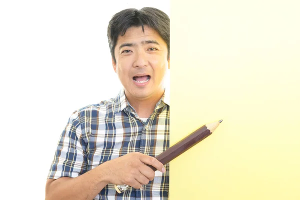 Lachende Aziatische Man Met Een Board — Stockfoto
