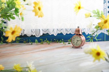 Masada bir çalar saat.