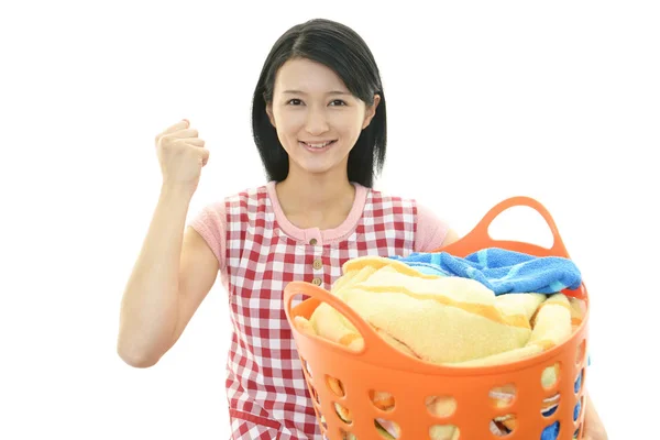 Mujer Con Una Cesta Lavandería —  Fotos de Stock