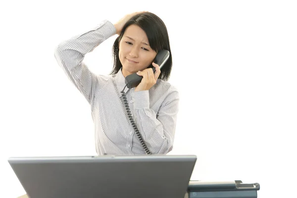 Asiatisk Affärskvinna Känner Sig Trött Och Stressad — Stockfoto