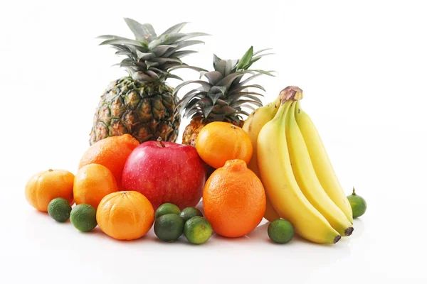 Frutas Frescas Saludables Sobre Fondo Blanco — Foto de Stock