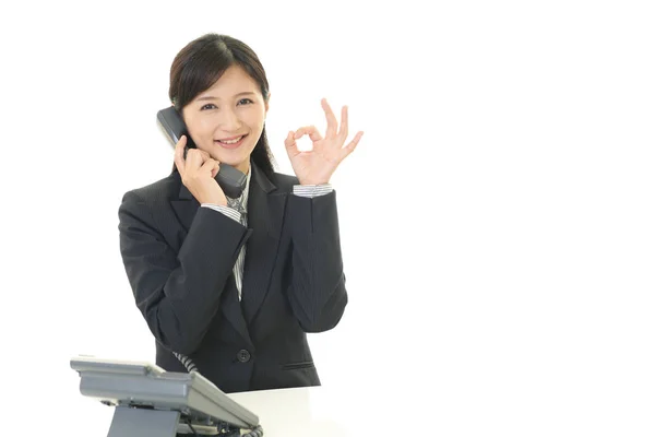 Una Bella Signora Dell Ufficio Che Parla Telefono — Foto Stock