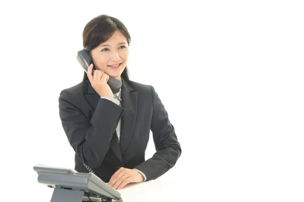 Une Belle Dame Bureau Qui Parle Téléphone — Photo