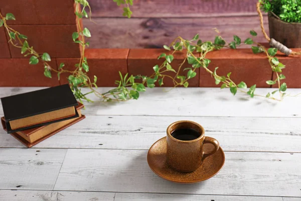 Leckere Tasse Kaffee Auf Dem Tisch — Stockfoto