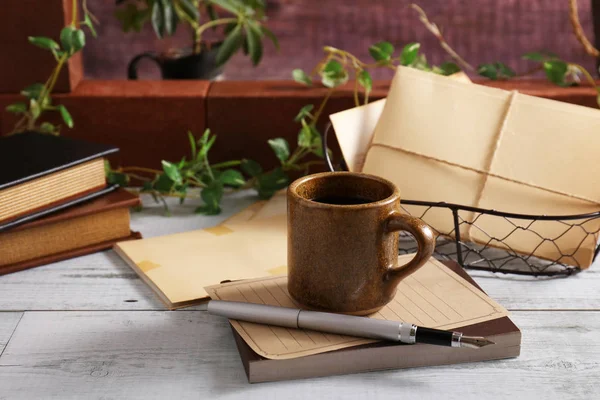 Leckere Tasse Kaffee Auf Dem Tisch — Stockfoto