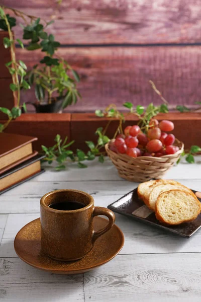 咖啡和面包的早餐 — 图库照片