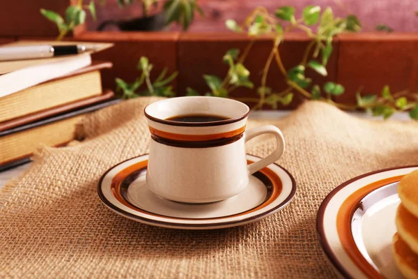 Heerlijke Pannenkoeken Een Kopje Koffie — Stockfoto