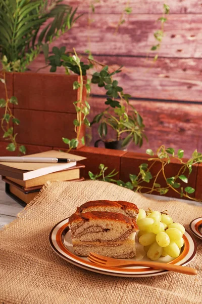 Des Pains Des Fruits Savoureux Sains Sur Table — Photo