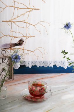 Masada bir fincan çay.