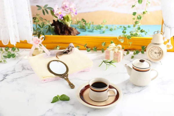 Leckere Tasse Kaffee Auf Dem Tisch — Stockfoto