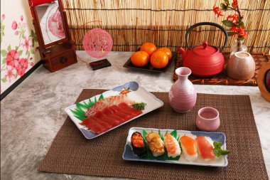 Lezzetli Japon mutfağı suşi ve sake