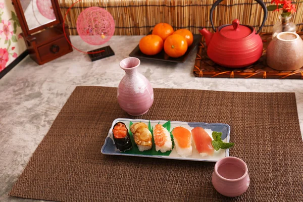 Heerlijke Japanse Keuken Sushi Sake — Stockfoto