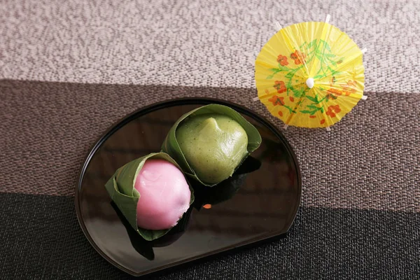 Ιαπωνικά Παραδοσιακά Νόστιμα Γλυκά Ένα Πιάτο — Φωτογραφία Αρχείου