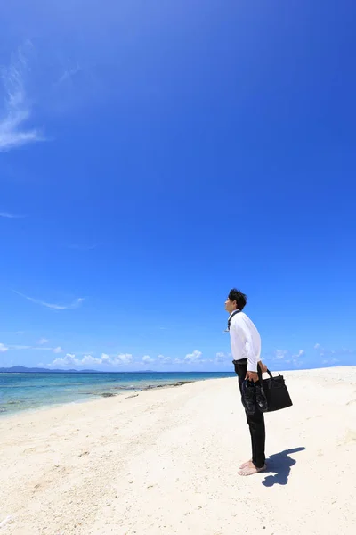 Homme Debout Sur Plage — Photo