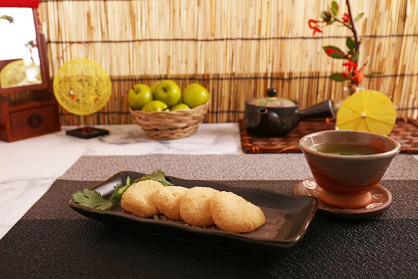日本传统美味的甜食在一盘 — 图库照片