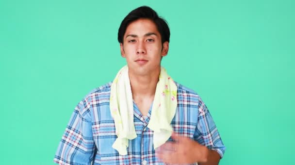 Hombre Asiático Sosteniendo Cepillo Dientes — Vídeos de Stock