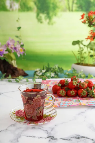 Färsk Frukt Och Kopp — Stockfoto